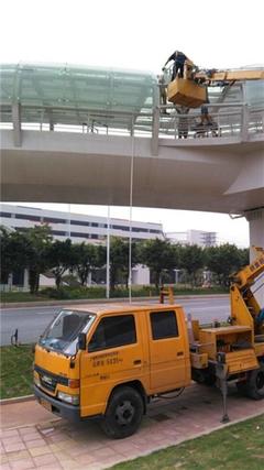 高空作業解決方案專家 花都譽恒機械提供外墻玻璃清洗及吸污服務